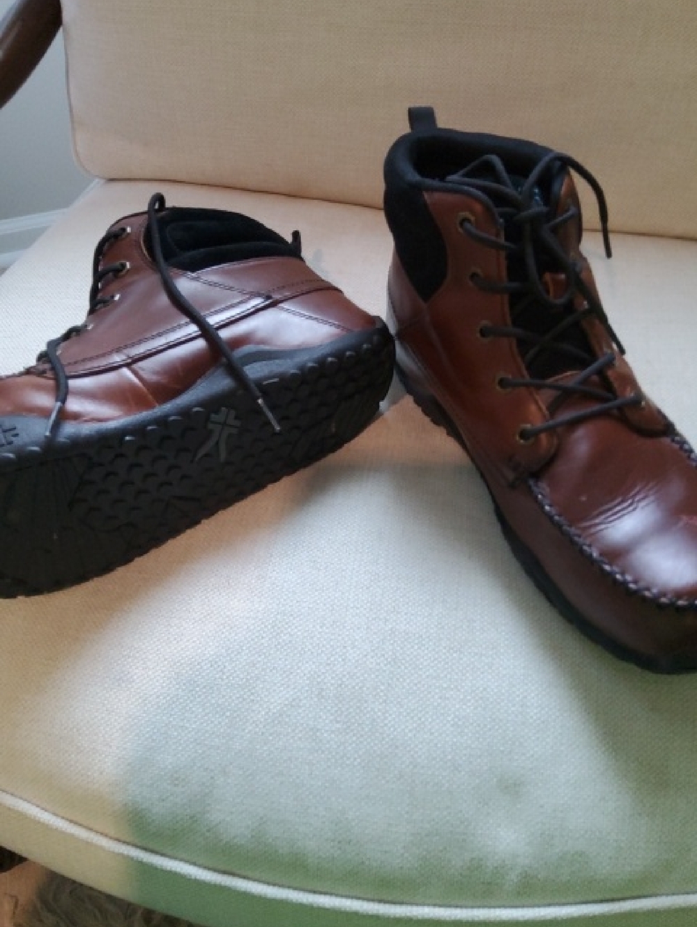 KURU Men's Brown Leather Chukka Boots with Black Accents